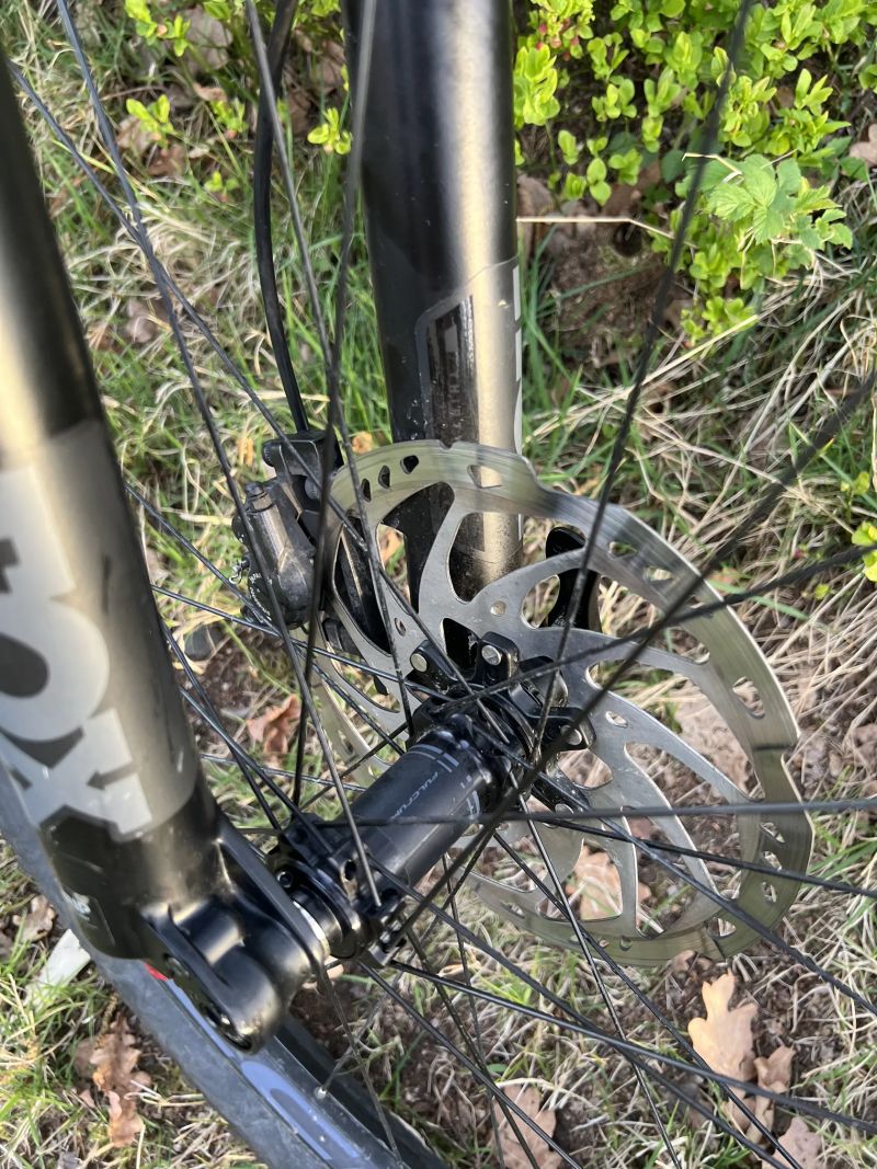 Cube Stereo 140 HPC, carbon, 27.5" hezký bajk na traily velikost L