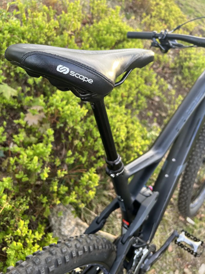 Cube Stereo 140 HPC, carbon, 27.5" hezký bajk na traily velikost L