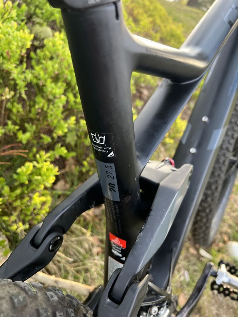 Cube Stereo 140 HPC, carbon, 27.5" hezký bajk na traily velikost L