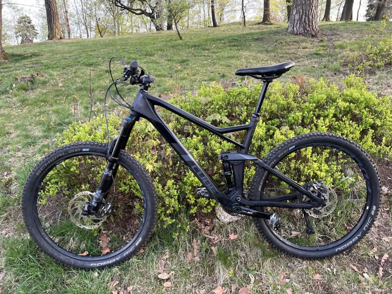 Cube Stereo 140 HPC, carbon, 27.5" hezký bajk na traily velikost L