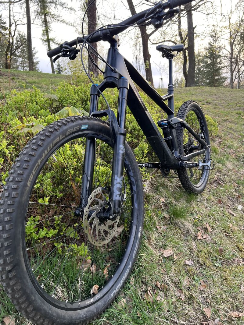 Cube Stereo 140 HPC, carbon, 27.5" hezký bajk na traily velikost L