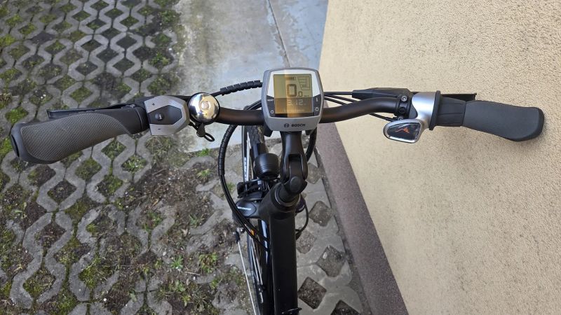 Elektrokolo Campus 28" Bosch Active 400Wh 20" Lady černá