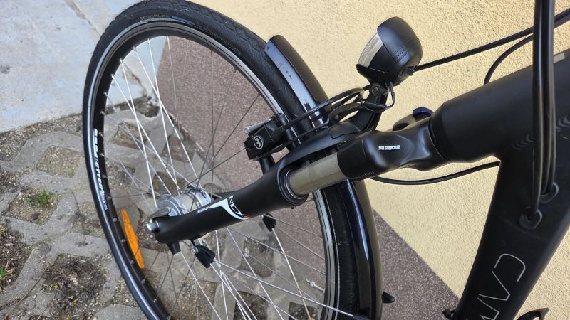 Elektrokolo Campus 28" Bosch Active 400Wh 20" Lady černá