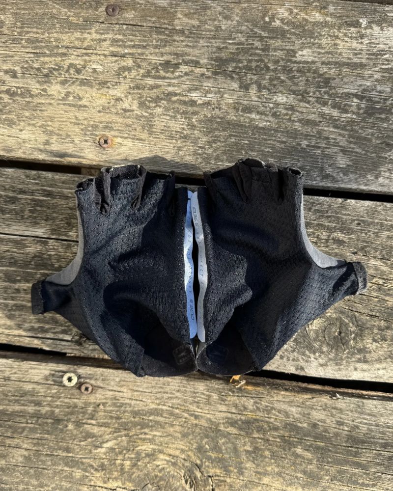 Q36.5 Unique Summer Gloves Black