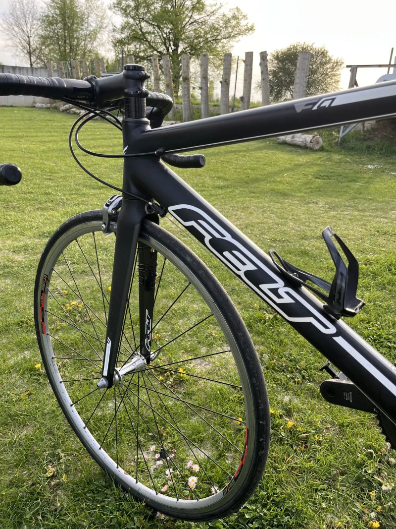 Silniční kolo Felt F75 (Custom Ultegra) – Superlite