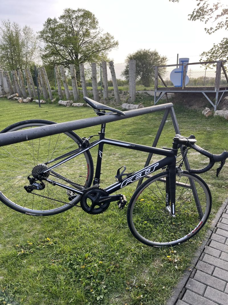Silniční kolo Felt F75 (Custom Ultegra) – Superlite