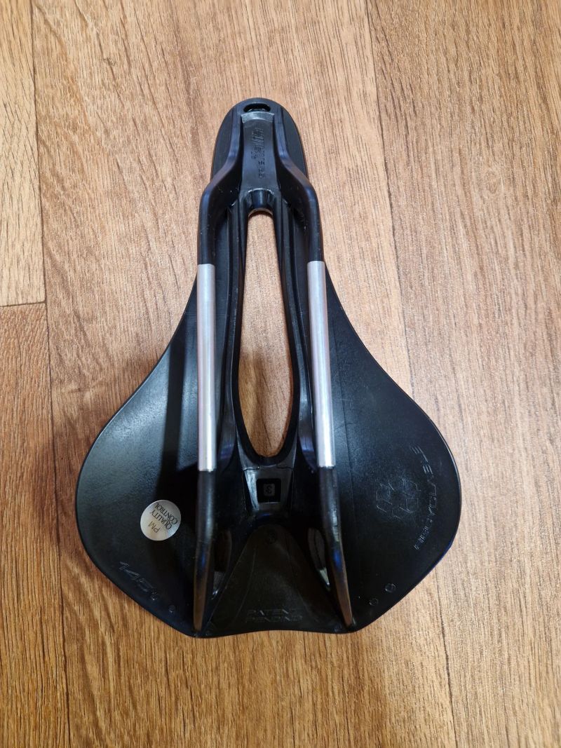  Prodám nové sedlo Selle Italia MODEL X.