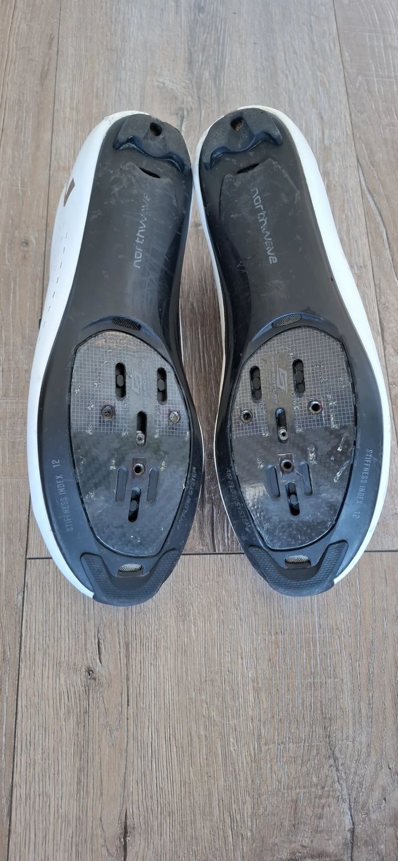 Northwave Revolution 3 / vel. 44,5 - karbon podrážka