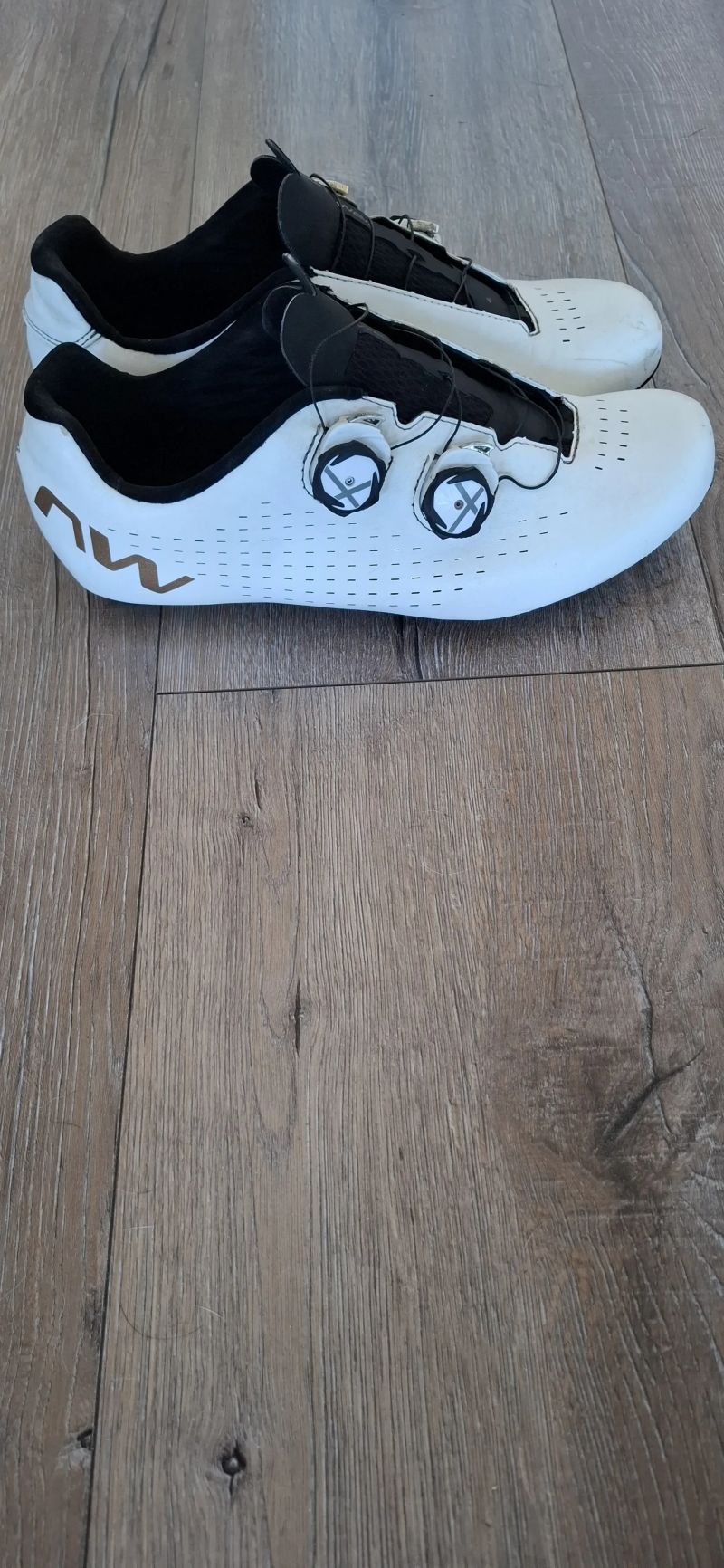 Northwave Revolution 3 / vel. 44,5 - karbon podrážka