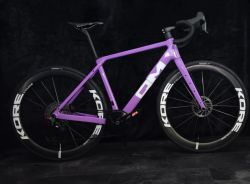 Nové silniční kolo QM R301 SRAM Rival E1 1x13 eTap AXS 