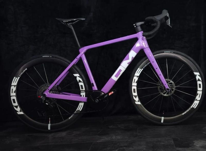 Nové silniční kolo QM R301 SRAM Rival E1 1x13 eTap AXS 