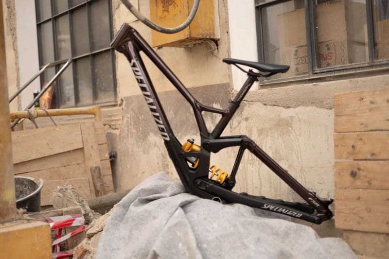 DH Rám Specialized Demo Race S2 – top stav, připravený na nový projekt!