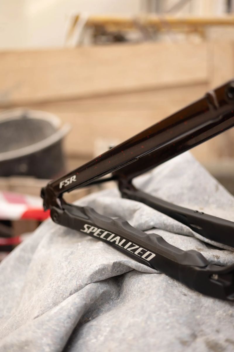 DH Rám Specialized Demo Race S2 – top stav, připravený na nový projekt!