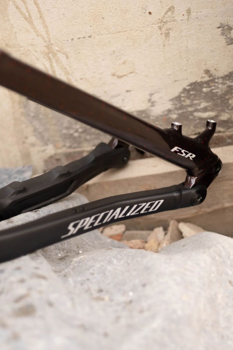 DH Rám Specialized Demo Race S2 – top stav, připravený na nový projekt!