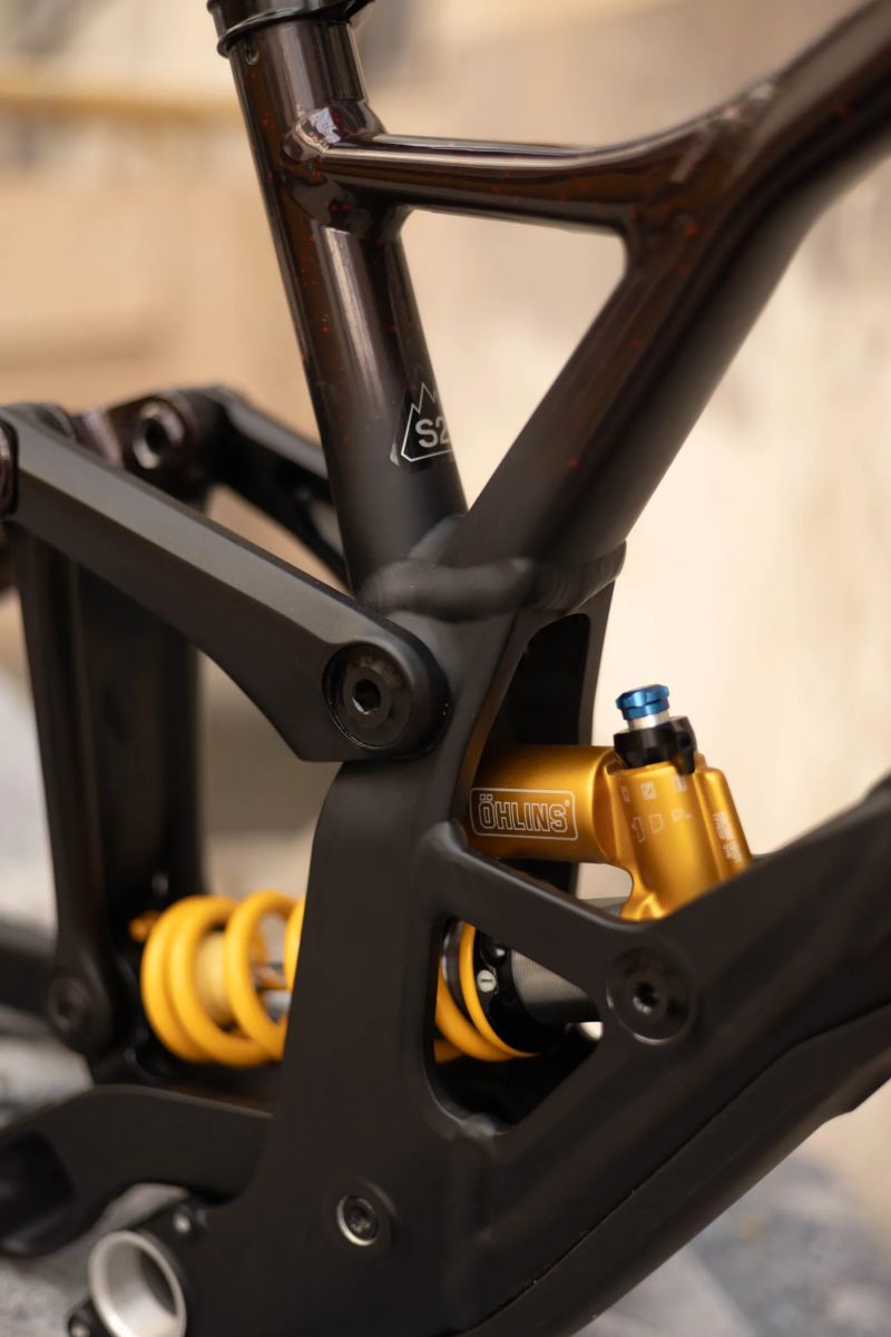 DH Rám Specialized Demo Race S2 – top stav, připravený na nový projekt!