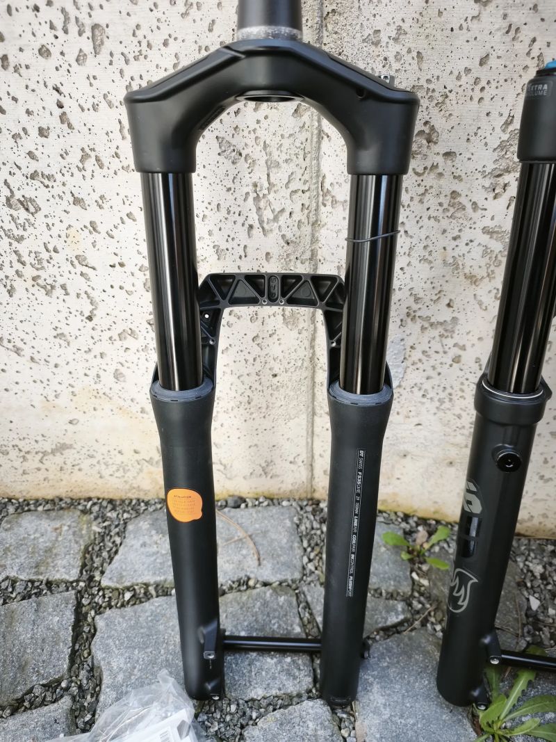 NOVÉ vidlice FOX 34 36 a DT Swiss F 535 ONE 150mm