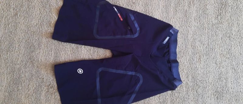 Prodám ASSOS TRAIL TACTICA CARGO T3 3/4 kalhoty, černé vel. L