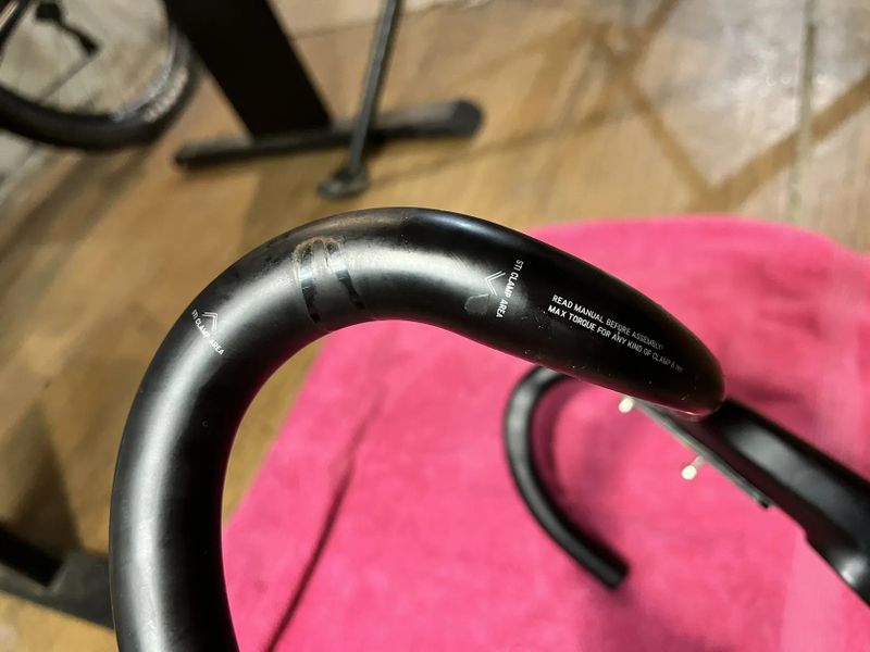 Karbonová řidítka Canyon CP10