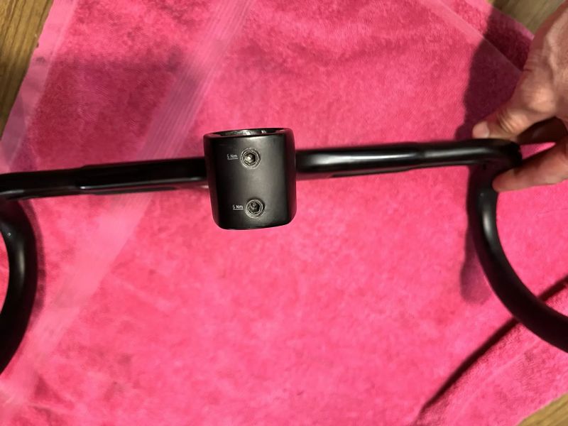 Karbonová řidítka Canyon CP10