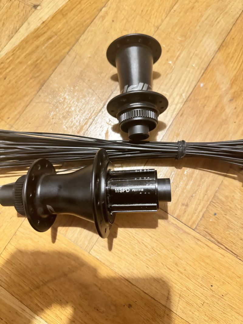 Zipp ZR1 142x12mm centerlock ceramic straight-pull 