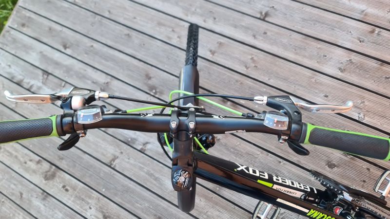 KROSOVÉ KOLO LEADER FOX TOSCANA 17“ 3x9 ČERNÉ