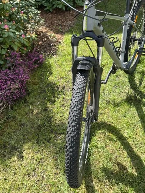 Giant Talon 29" – výborný stav, výbava (nosič, blatníky)