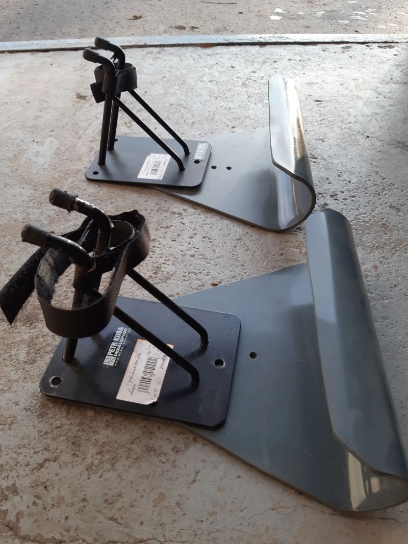 Držák kol na stěnu za pedál 