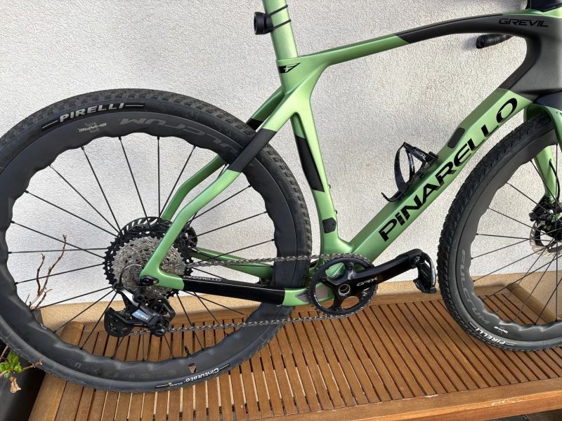 Pinarello Grevil F7 | vel.550 |