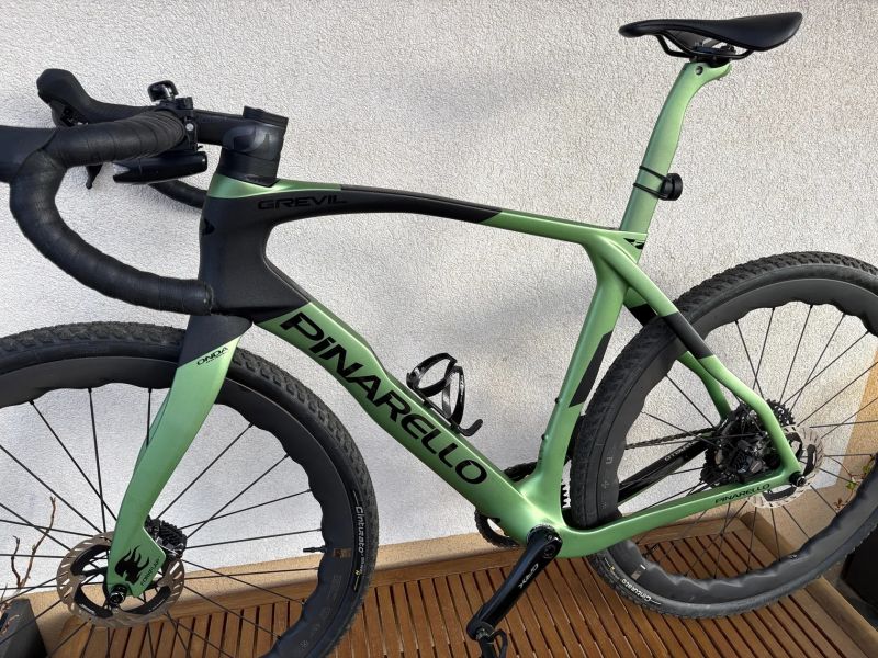 Pinarello Grevil F7 | vel.550 |