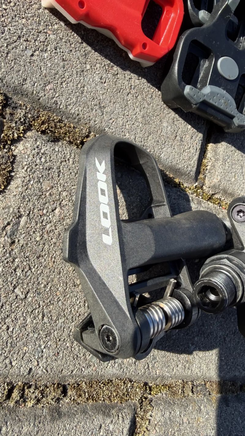 Look kéo max carbon