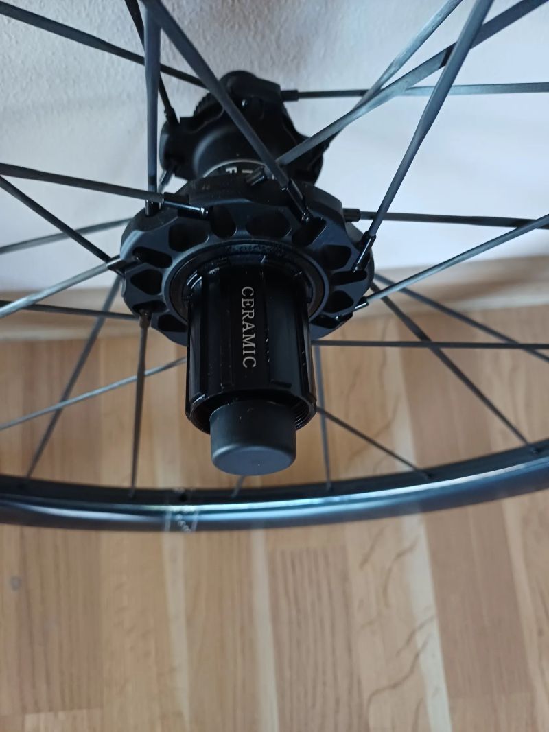 Celokarbonová kola Spirit Venom 45 (UCI certifikace)