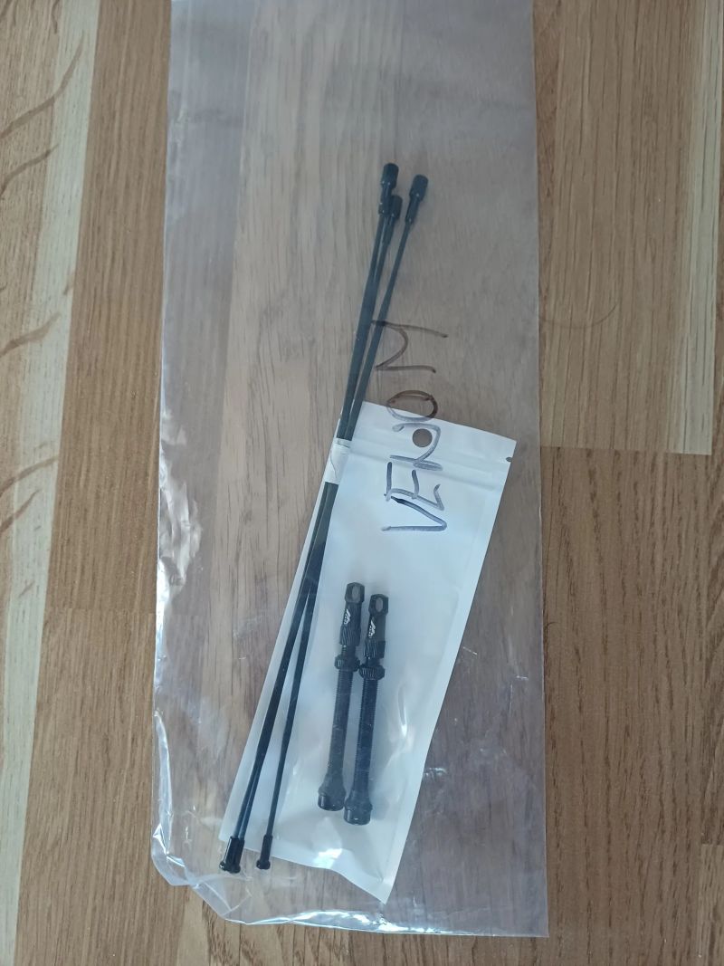 Celokarbonová kola Spirit Venom 45 (UCI certifikace)