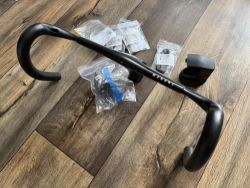 Kokpit na Trek Madone SLR Gen 7 370/400mm, představec 110mm