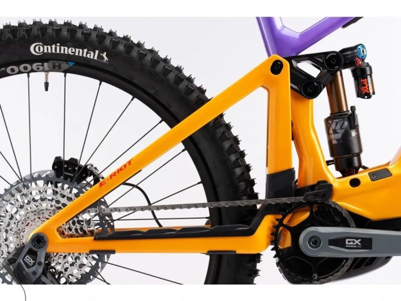 Nový Ghost E-Riot CF Full Party L 2026 Bosch Gen5 100Nm 800Wh