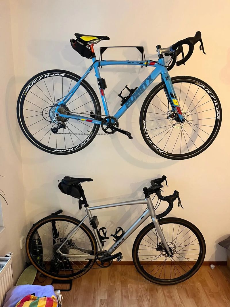 Držák na kolo na zeď