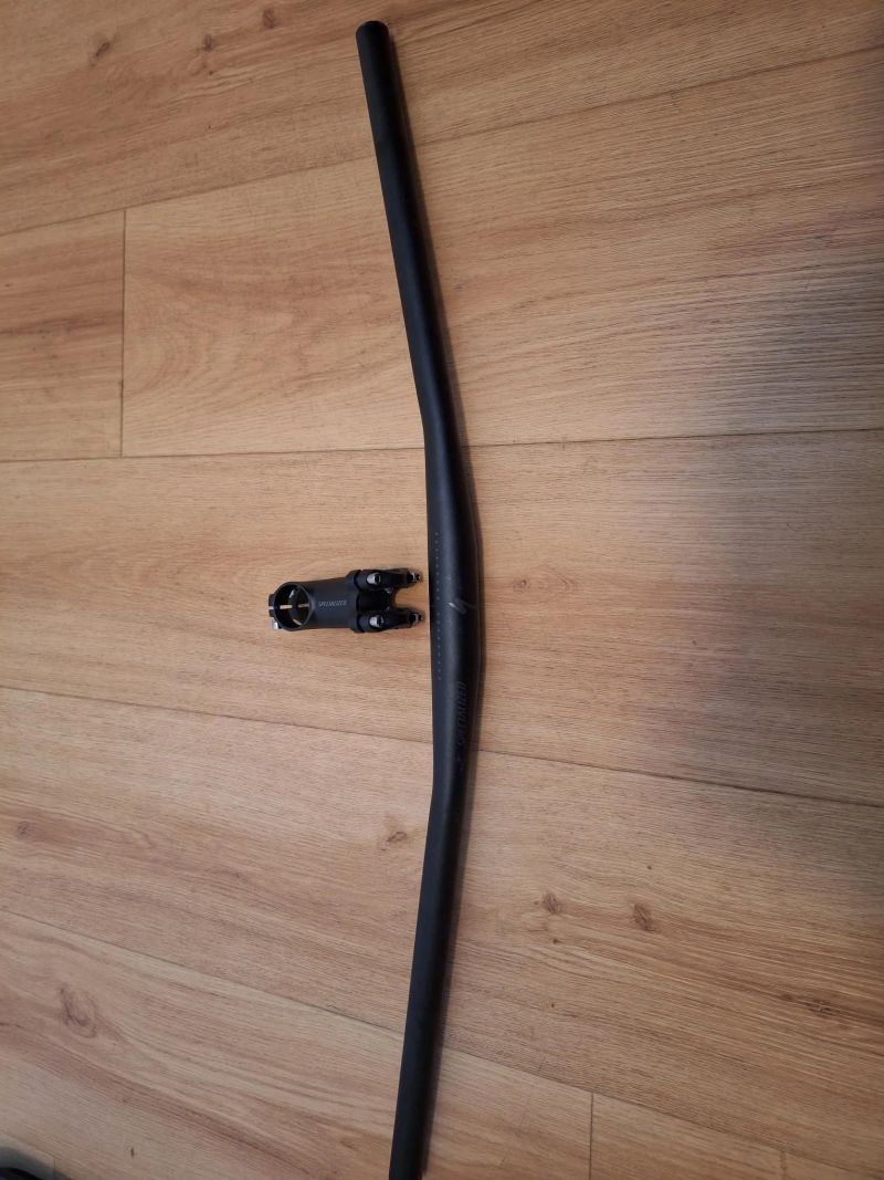 Prodám NOVÉ Specialized řídítka + představec 60mm ( sundáno z EPIC 8 )