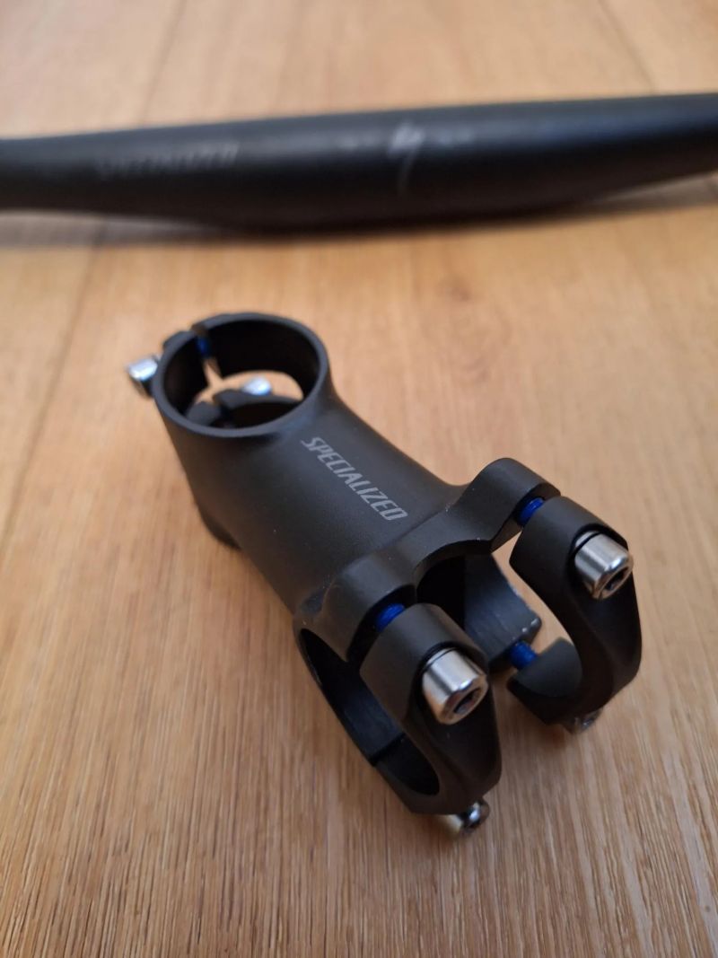 Prodám NOVÉ Specialized řídítka + představec 60mm ( sundáno z EPIC 8 )