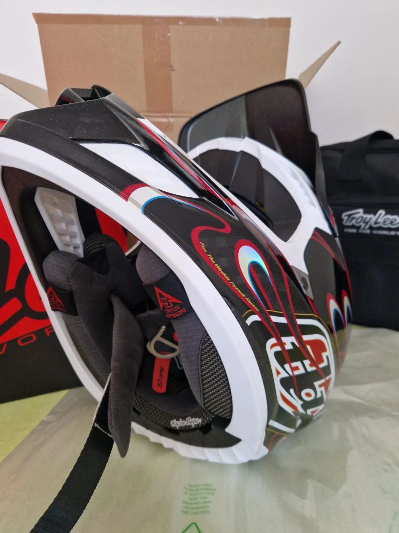 NOVÁ helma Troy Lee Designs SE5 Carbon