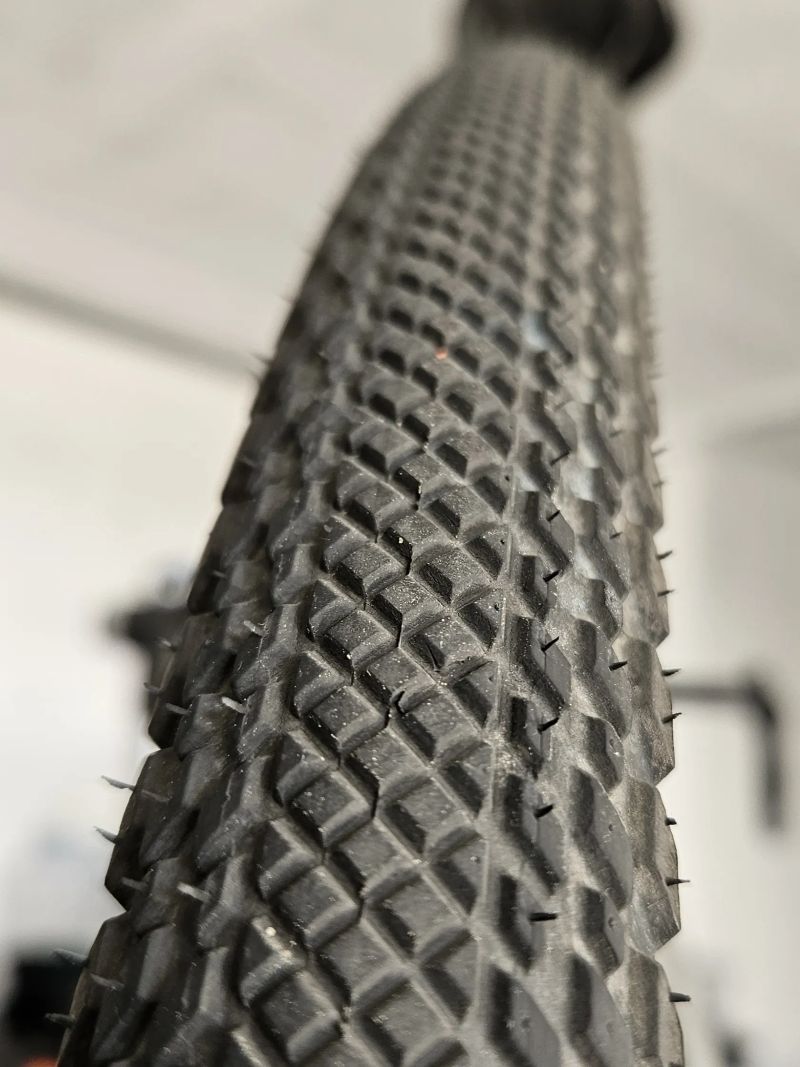 Gravel pláště Tufo Thundero 622 x 36 (700x35C), béžové bočnice