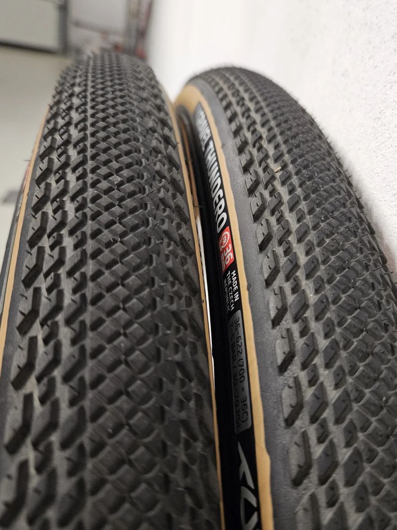 Gravel pláště Tufo Thundero 622 x 36 (700x35C), béžové bočnice