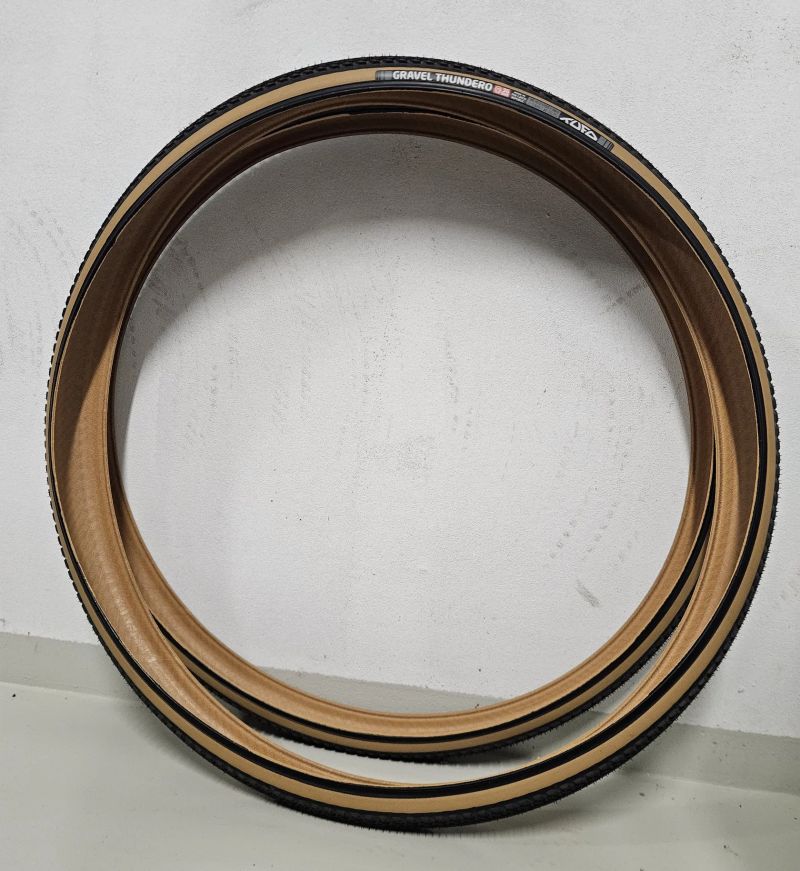 Gravel pláště Tufo Thundero 622 x 36 (700x35C), béžové bočnice