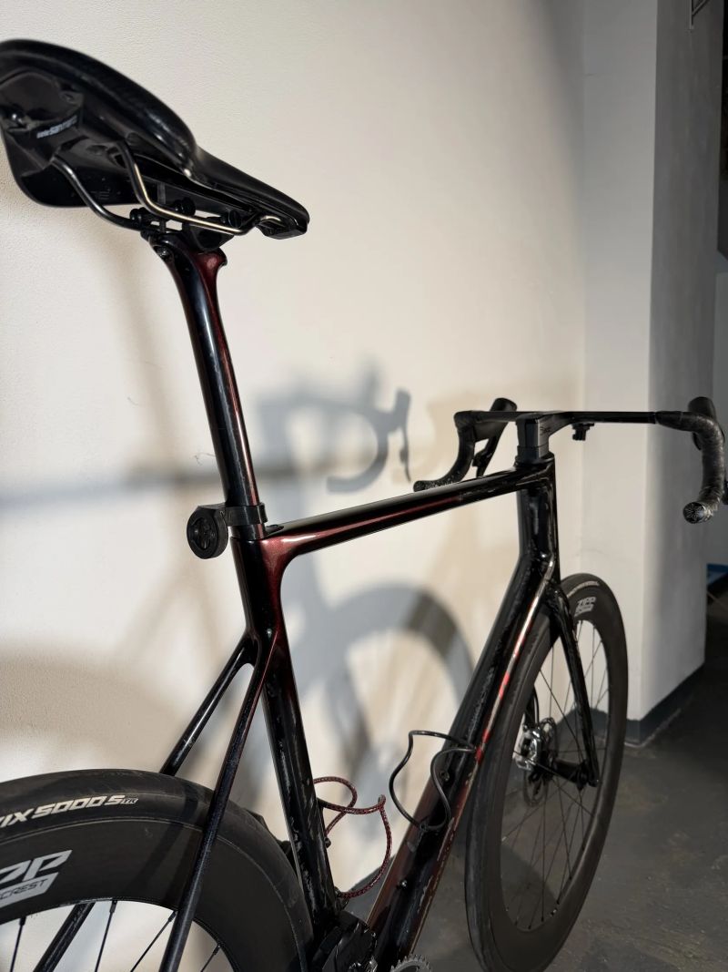 Isaac Element - Sram Red vč. powermetru - custom lak RAW/fireball