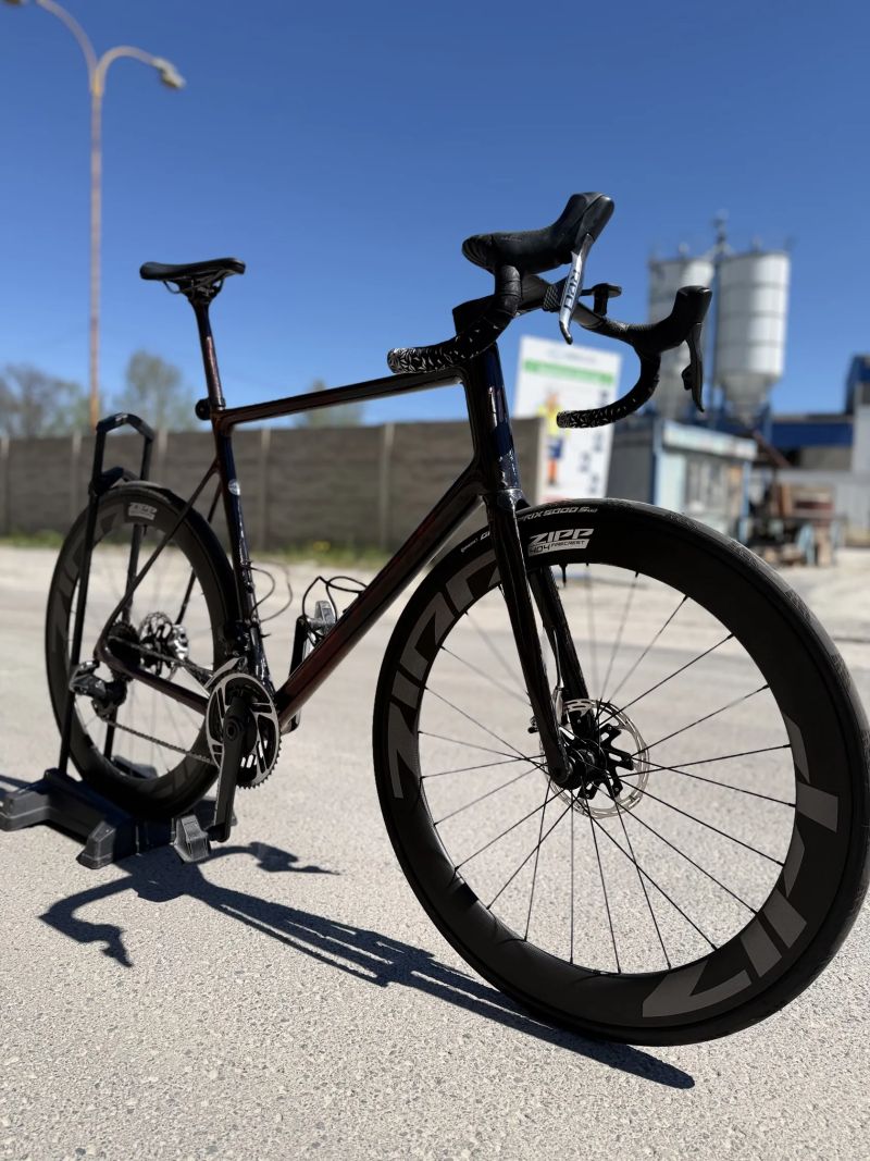 Isaac Element - Sram Red vč. powermetru - custom lak RAW/fireball