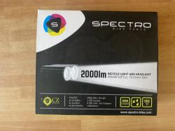 Cyklosvítilna Spectro 2000lm - čelovka - svítilna na helmu