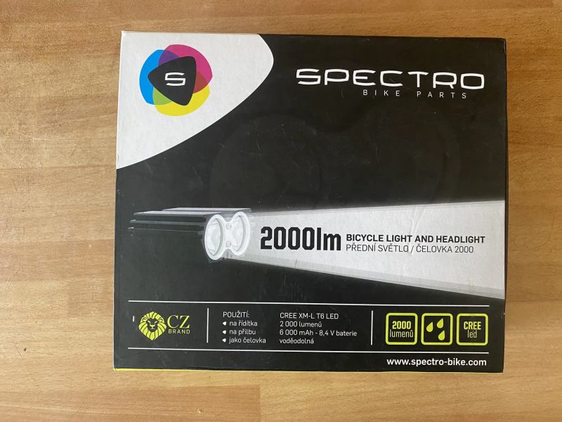 Cyklosvítilna Spectro 2000lm - čelovka - svítilna na helmu