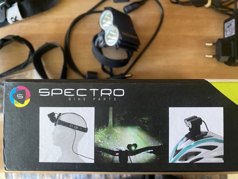 Cyklosvítilna Spectro 2000lm - čelovka - svítilna na helmu