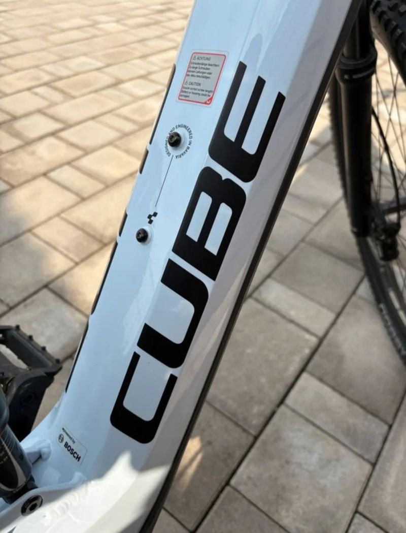 Cube Reaction Hybrid PRO