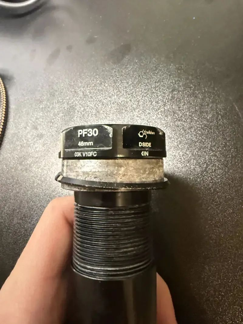 E13 LG1 Race Carbon Cranks + střed