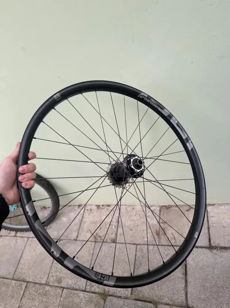 Karbon E13 LG1 Race DH