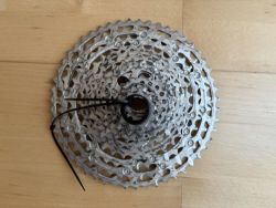 Shimano Deore M6100, 10-51, 12 rychlostí.